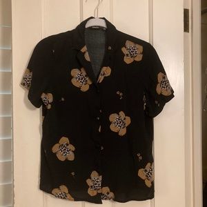 Chic Floral Button-Down Shirt - Black and Brown